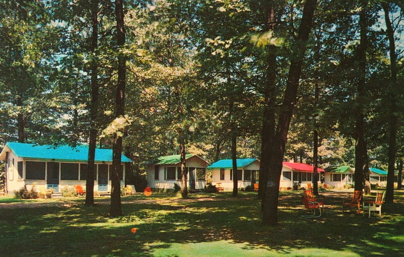 Edgewood Court Motel - Postcard